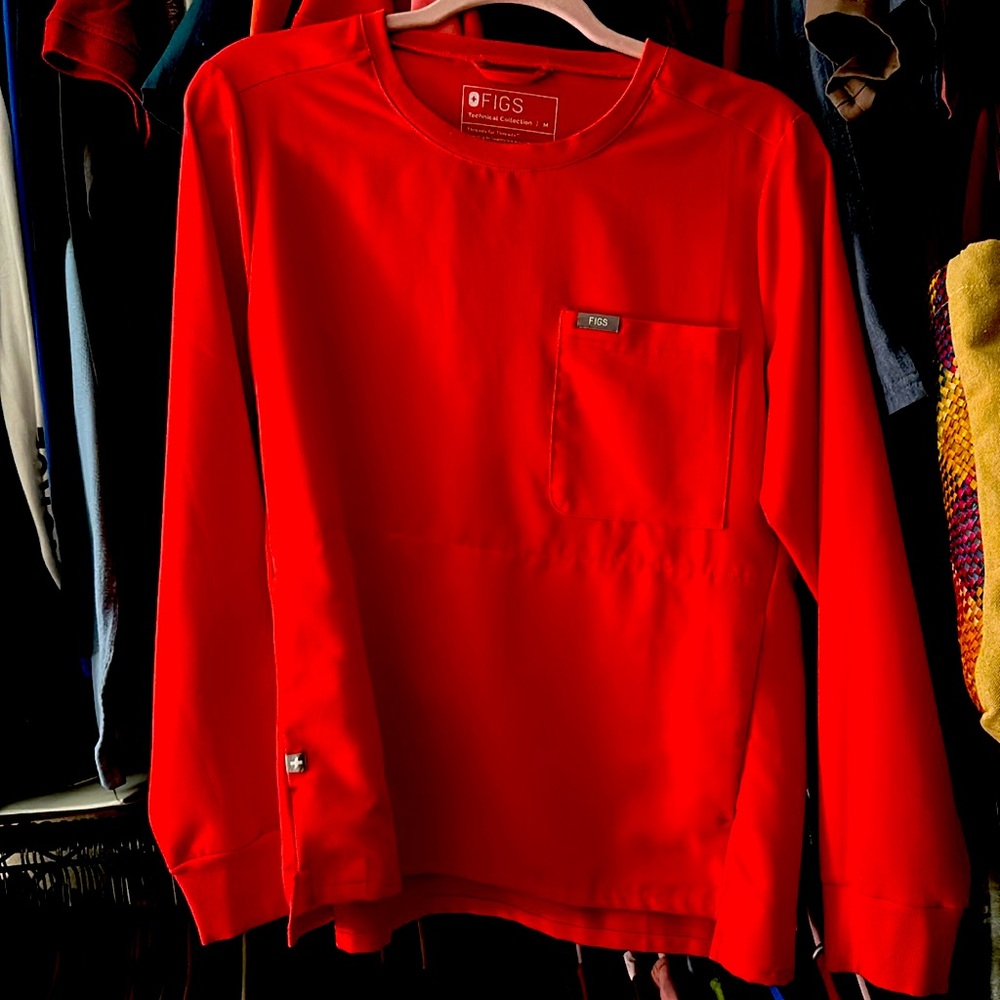 Figs long sleeve red small